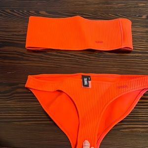 Triangl orange bikini